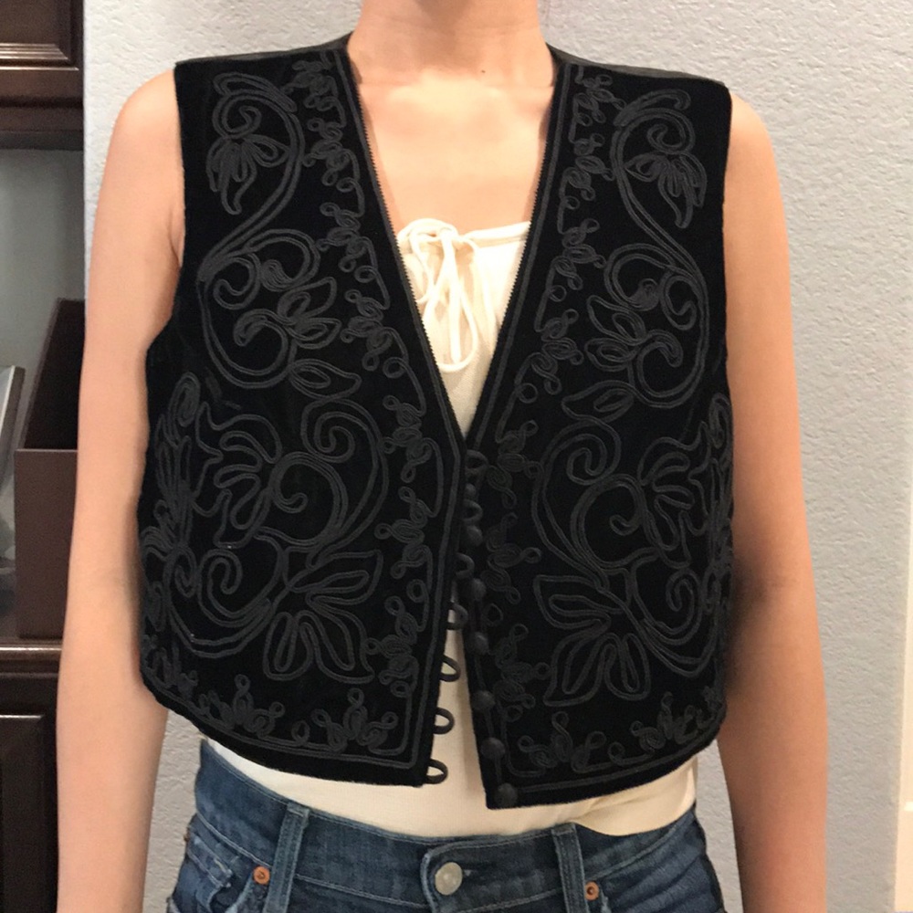 Laundry Black cropped vest w/ velvet designs.